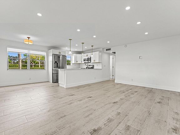 3rd image of 308 Preston H #308