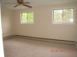 69 Oakridge Dr, Londonderry, NH 03053