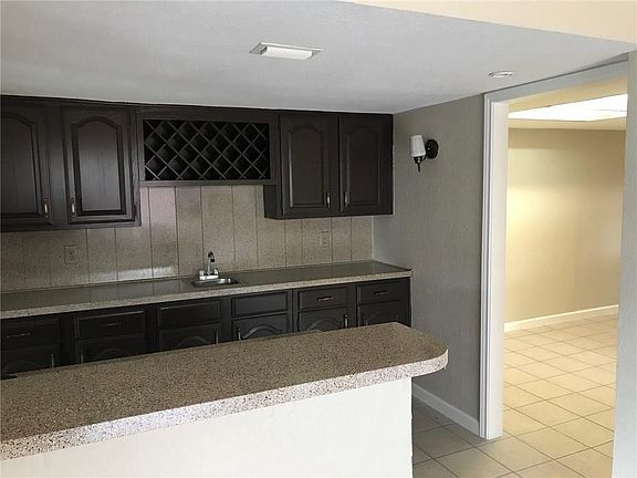 4th image of 941 Grand Teton Dr