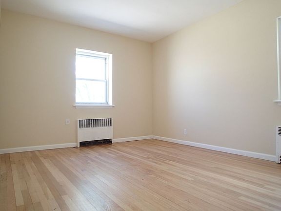 4th image of 514 Beach 139 St #B6