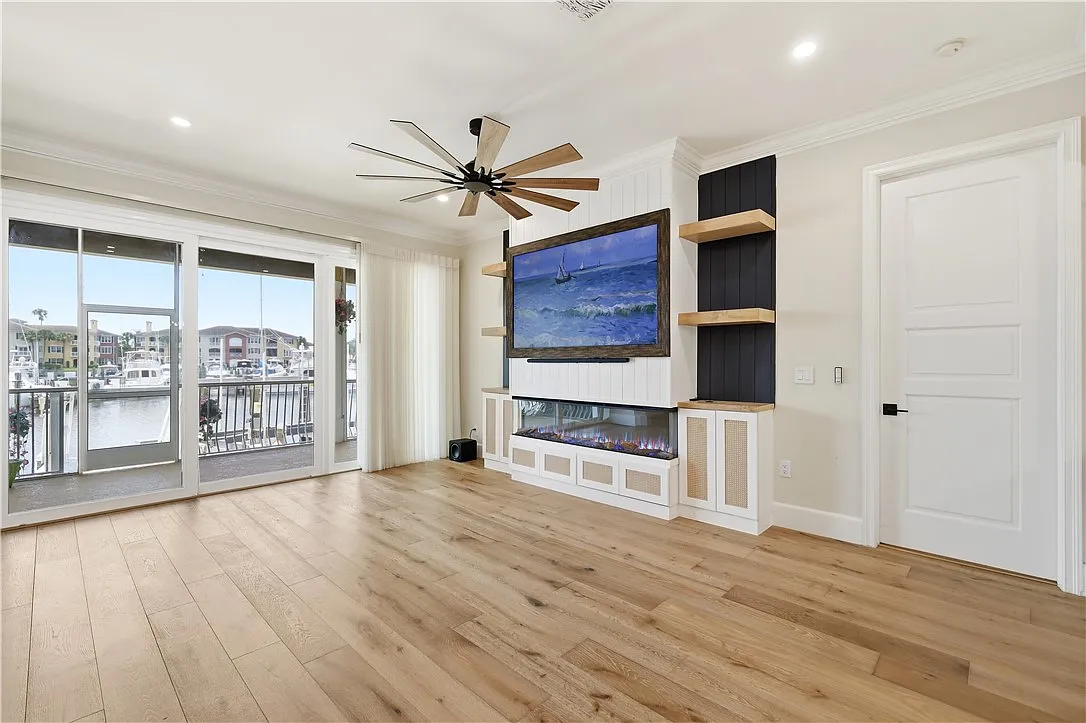 3 bed, 1967 sqft, $10,000 — Photo 4