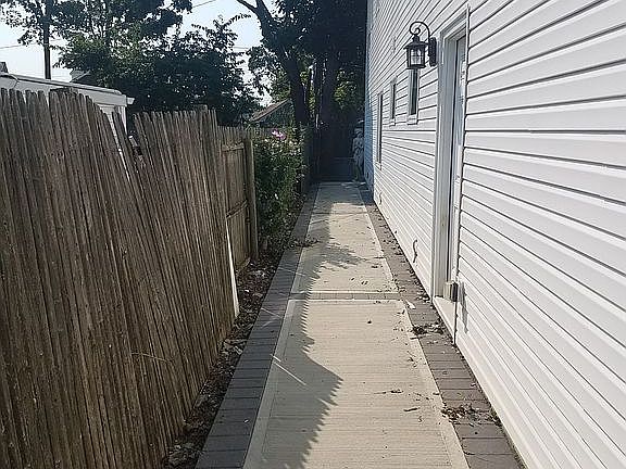 4th image of 2480 Lawn Dr