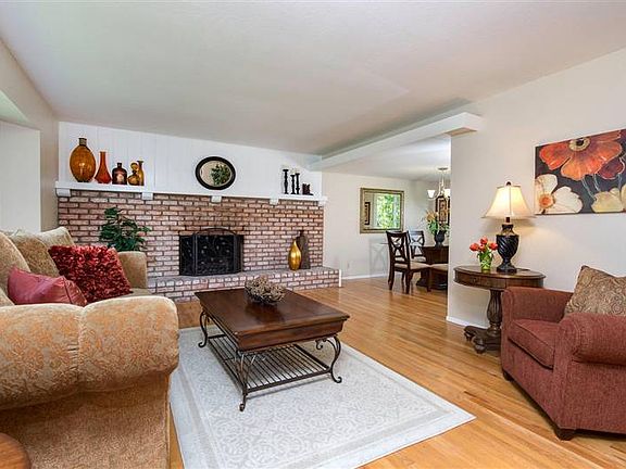 3rd image of 787 Cascade Dr