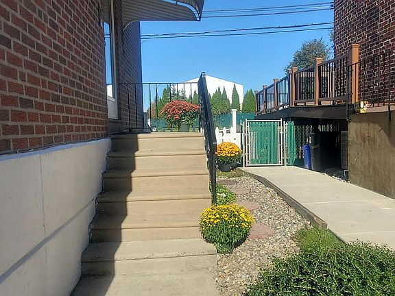4th image of 12050 Glenfield St