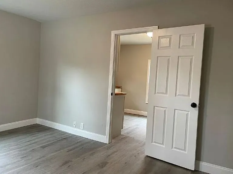 1308 Iredell Ave — Photo 14