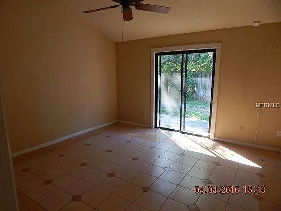 5th image of 256 Woodstock Ct