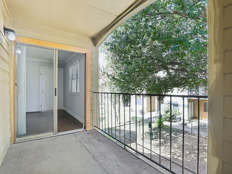 Madeira Apartments at Live Oak — Photo 72