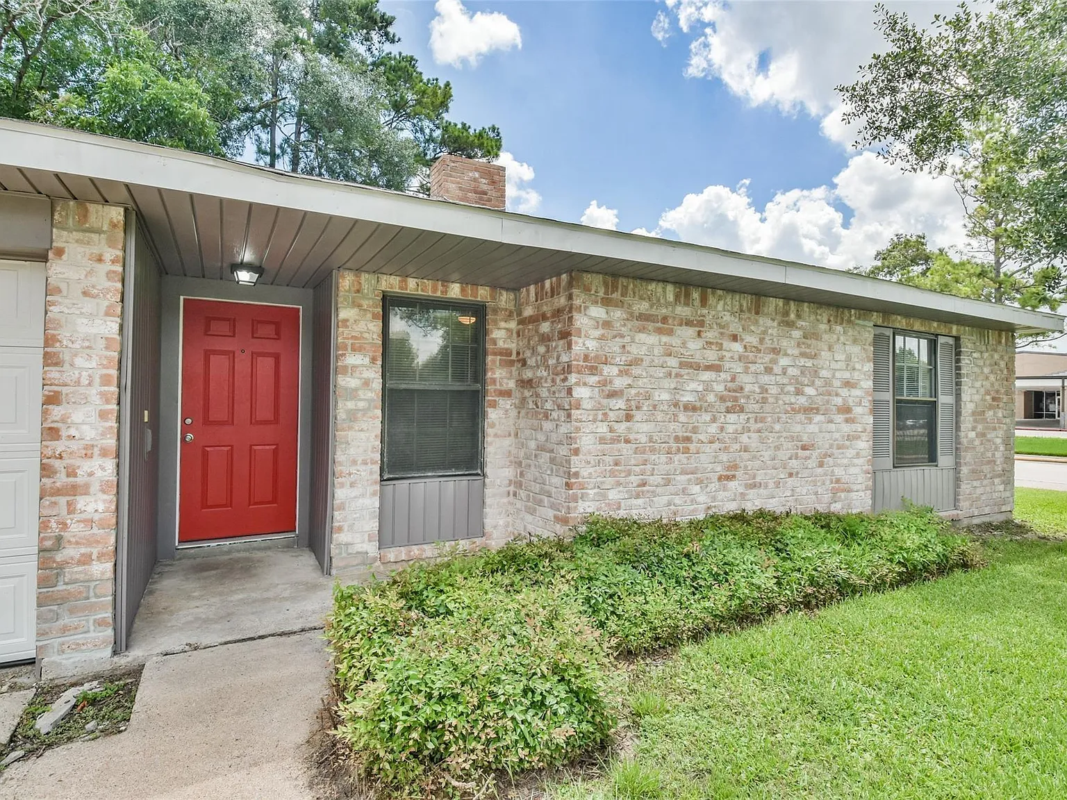 3 bed, 2.0 bath, 1248 sqft, $1,775 — Photo 2