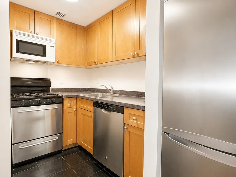 112 W 71st St #2 — Photo 7