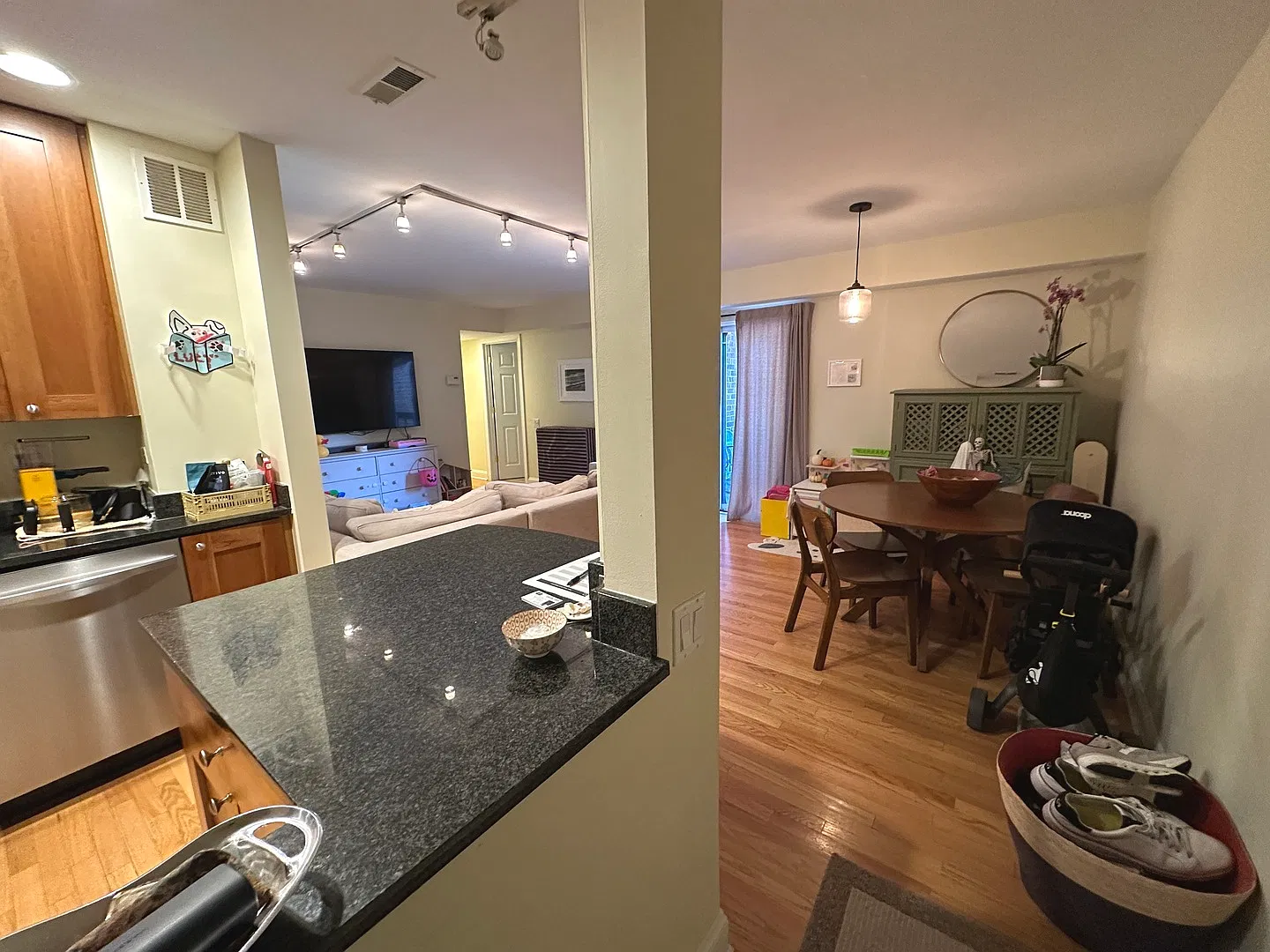 2 bed, 1000 sqft, $4,000 — Photo 2