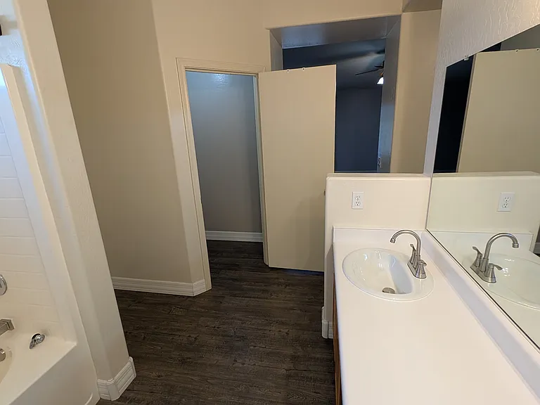 1831 S 105th Dr — Photo 30