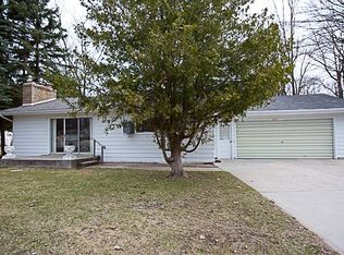 633 Petoskey Ave, Charlevoix, MI 49720