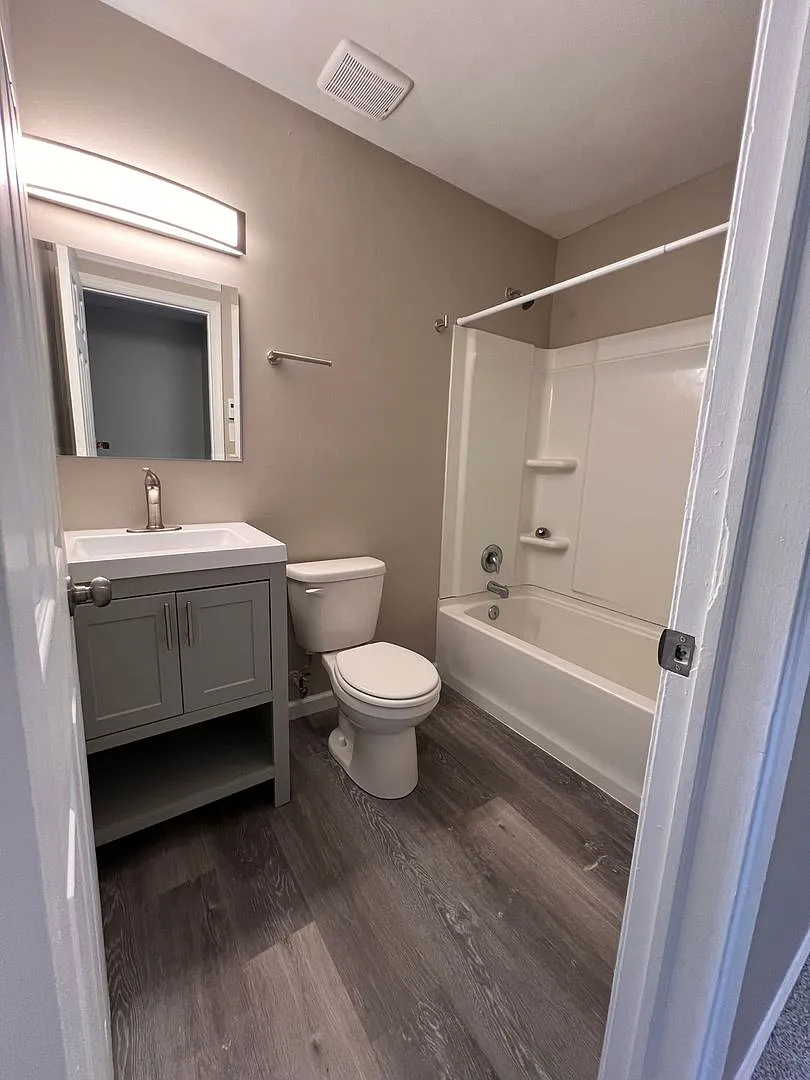 Available Immediately! End Unit 3br Townhome Near Emmaus! — Photo 4