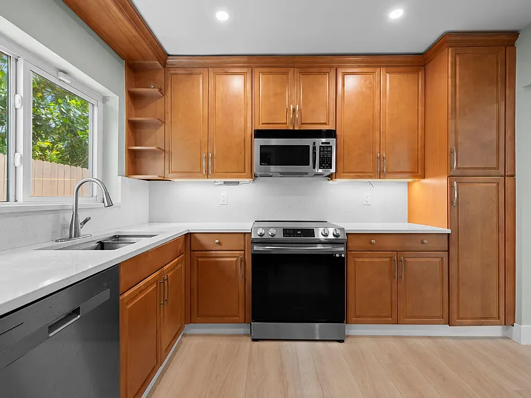 1532 NE 17th Ave — Photo 7