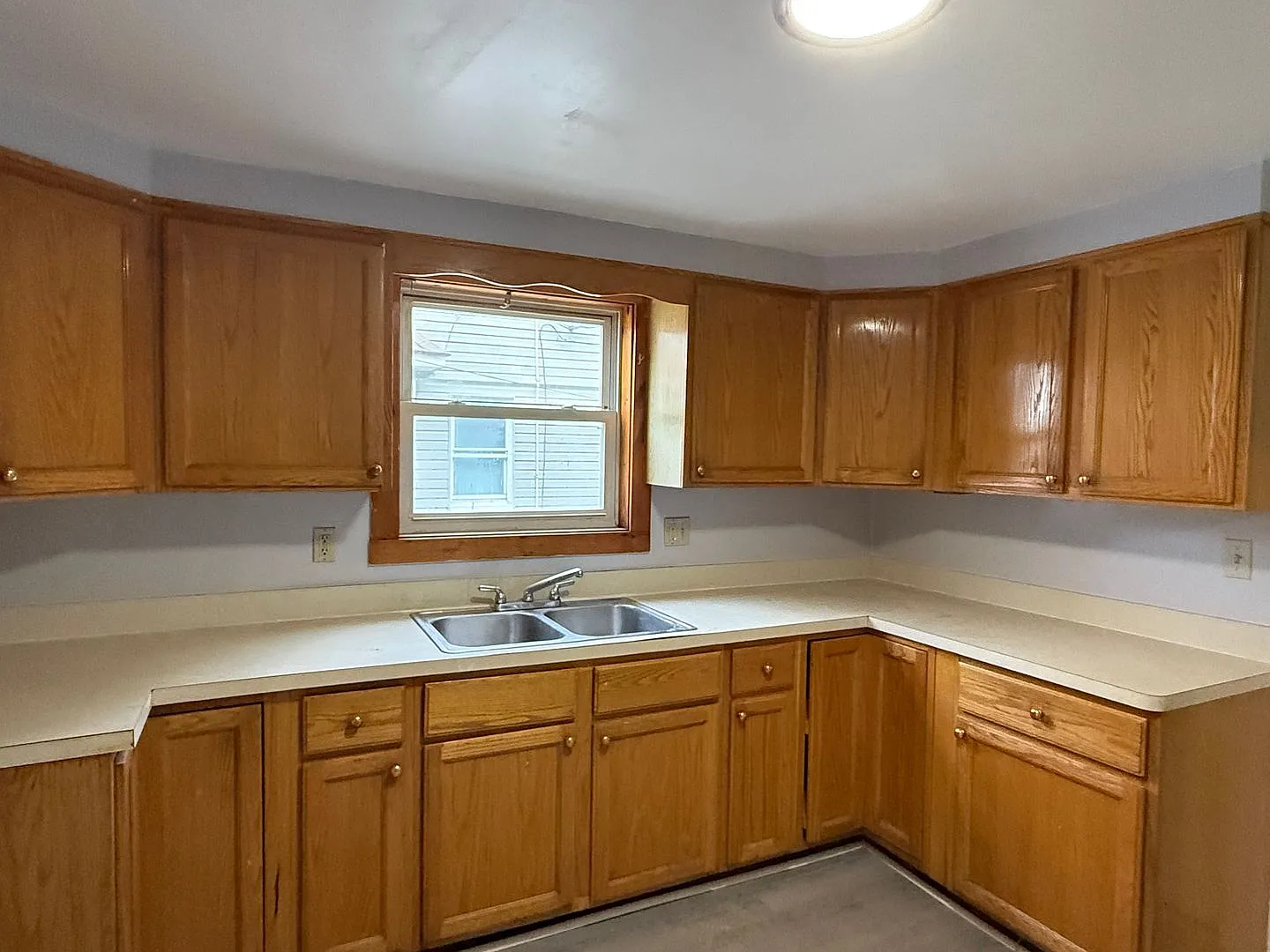 Garfield Heights single home/Owner pays water/Sewer — Photo 2