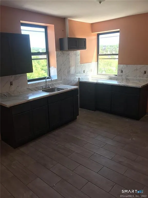4 bed, 1.0 bath, 1260 sqft, $1,900 — Photo 4