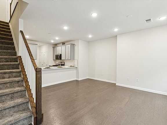 4th image of 614 Parker Blvd