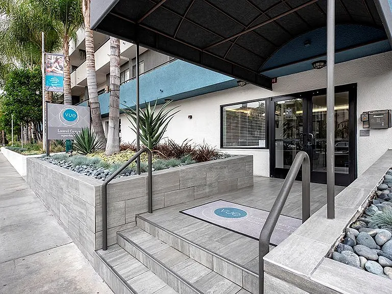 Vue at Laurel Canyon — Photo 18