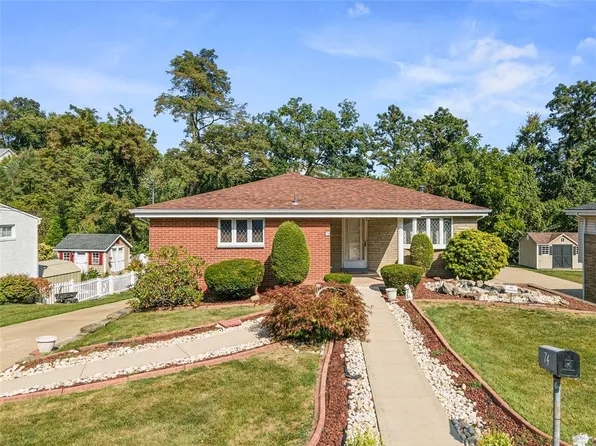 74 Eichelberger Dr, Coraopolis, PA 15108