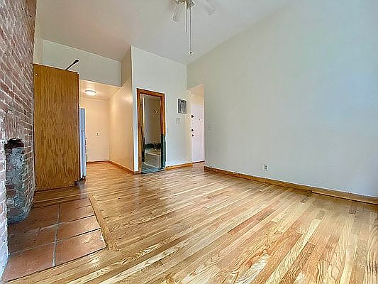 2nd image of 136 W 87th St APT 4