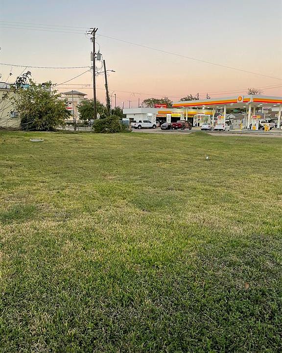 THE LOT IS CLEAR AND READY FOR NEW OPPORTUNITIES.