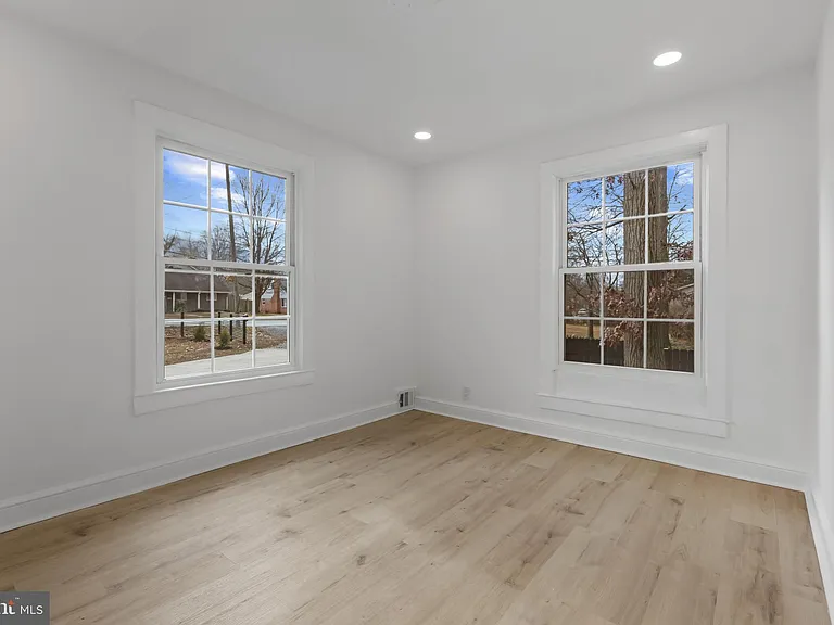 3284 Annandale Rd — Photo 13