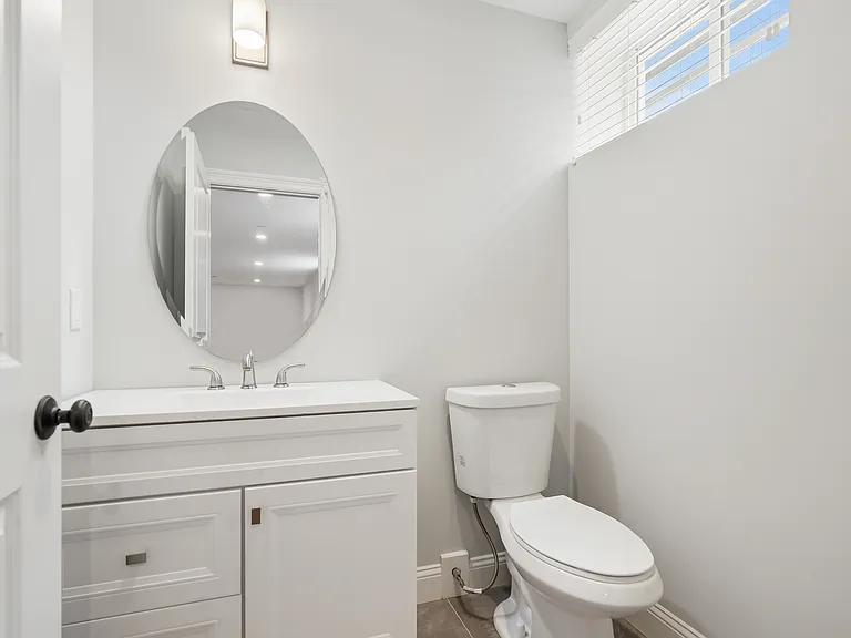 124 Maple Ave #B — Photo 3
