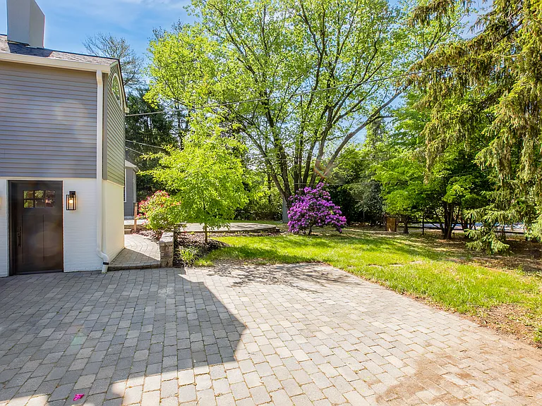 1110 W Valley Rd — Photo 83
