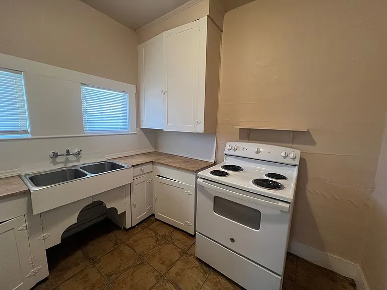 1189 Virginia Ave — Photo 5