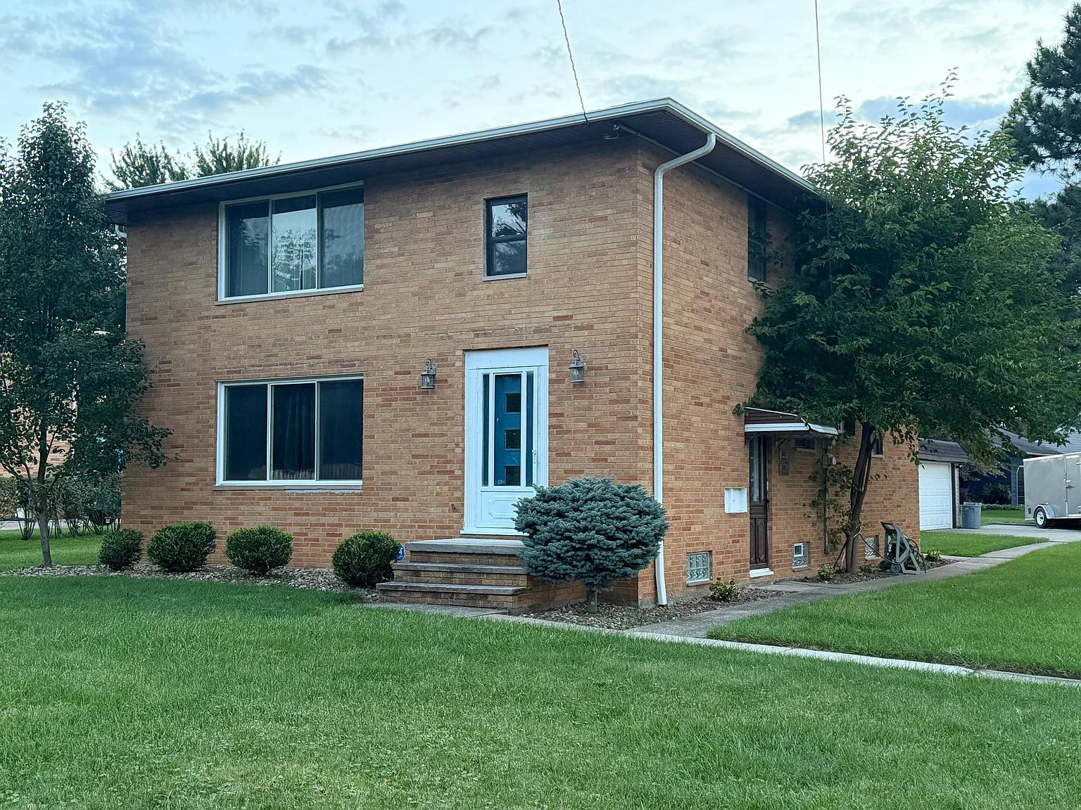 3 bed, 1200 sqft, $1,550 — Photo 2