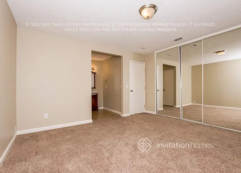 560 E Wigeon Way — Photo 14