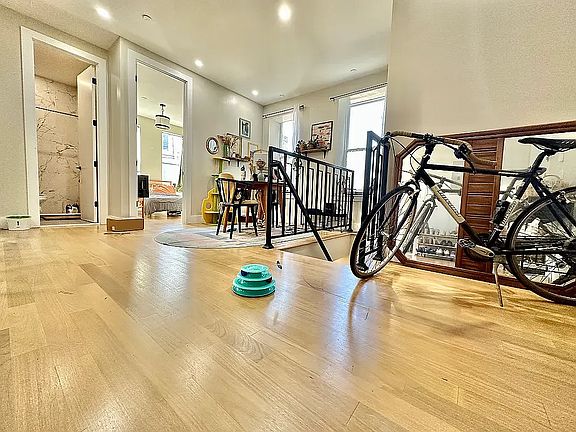 4th image of 336 Bleecker St #1F