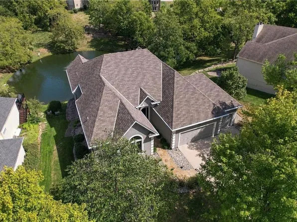 29451 Club Creek Dr, Louisburg, KS 66053
