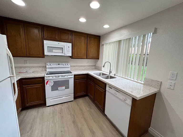 35120 Village 35 — Photo 6