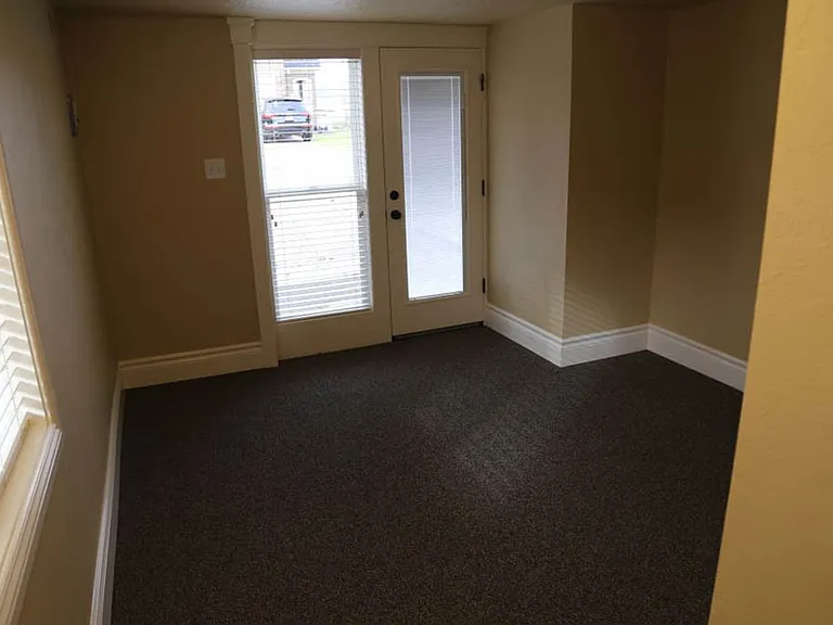 685 SE Vera Ave — Photo 8