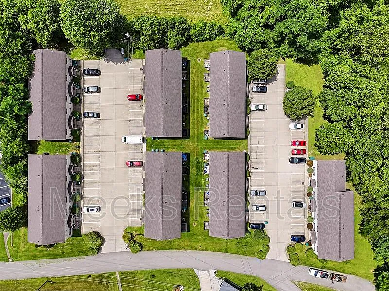 2 bed, 1.5 bath, 1225 sqft, $1,200 — Photo 2