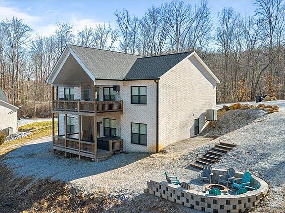 2nd image of 113 Pool Dr