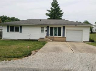 802 SW 1st St, Casey, IL 62420