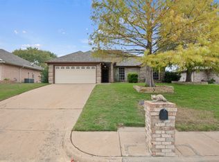 709 Stanford Dr, Waxahachie, TX 75165