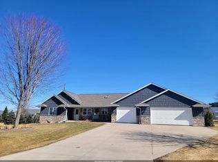 1503 N Star Ct, New London, WI 54961
