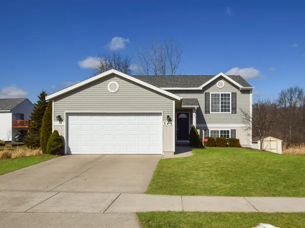 345 Prairie Run Dr NE, Cedar Springs, MI 49319