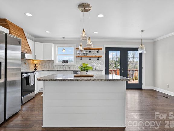 4th image of 123 Rowe St