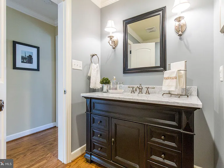 101 Woods Ln — Photo 14