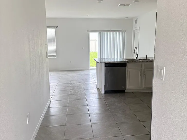187 Emanuelle Dr — Photo 42