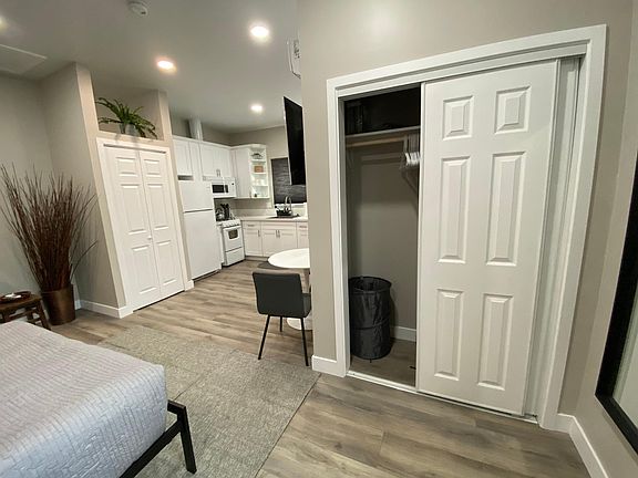 2nd image of 954 Russell Pl