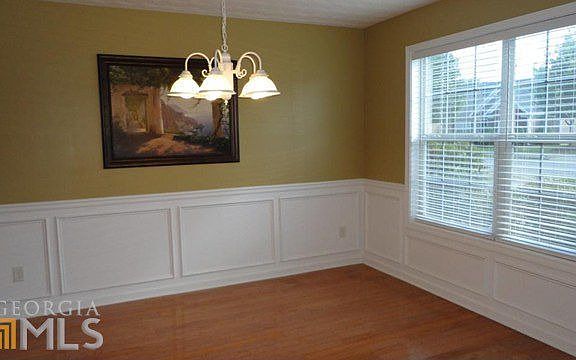 5th image of 901 Charles Hall Dr