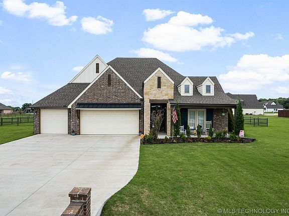 2nd image of 10216 S 221st Avenue