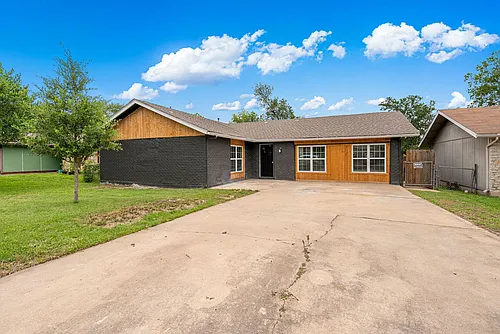1204 Spearson Ln Photo 1
