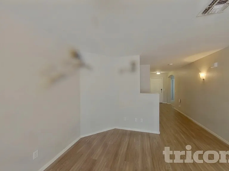 43714 W Cale Dr — Photo 2