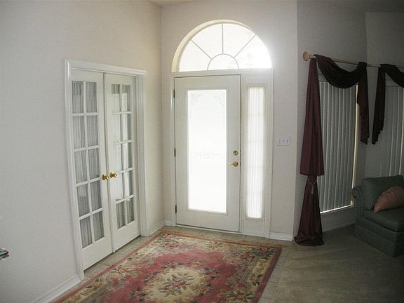 4th image of 213 Newberry St